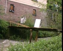 Waschmaschine den Bach überquerend 4